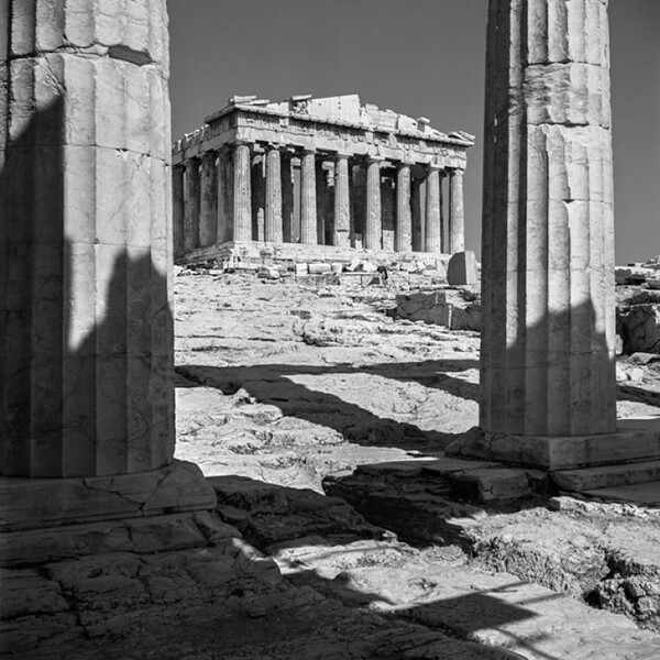 Ακρόπολη, Κνωσός, Σαντορίνη: Η ασπρόμαυρη Ελλάδα των '50s στον φακό του Robert McCabe