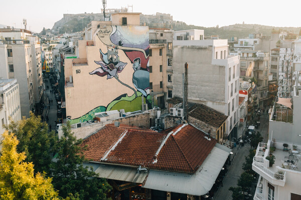 Ένα loft - παρατηρητήριο πάνω από την κεντρική πλατεία του Ψυρρή