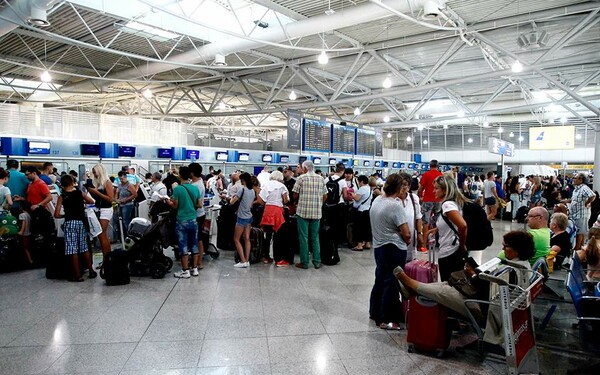 Πάνω από 45 εκατ. επιβάτες διακινήθηκαν φέτος στα ελληνικά αεροδρόμια - Ρεκόρ τον Αύγουστο