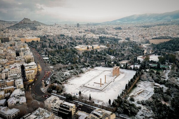Χιονισμένη η Ακρόπολη- Εντυπωσιακές αεροφωτογραφίες της Αθήνας στα λευκά