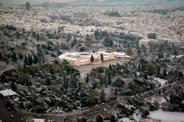 Χιονισμένη η Ακρόπολη- Εντυπωσιακές αεροφωτογραφίες της Αθήνας στα λευκά