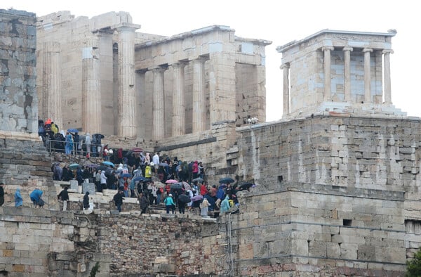 Σε ποιον ανήκει η Ακρόπολη; Το Υπουργείο Πολιτισμού απαντά