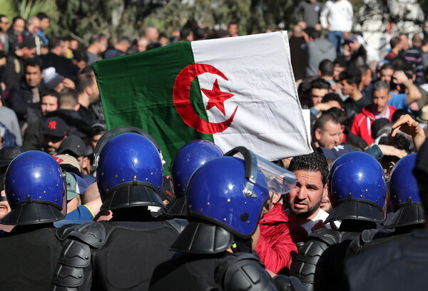Αλγερία: 183 τραυματίες στις αντικυβερνητικές διαδηλώσεις