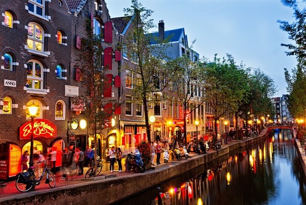 Η Ολλανδία αποφάσισε να πολεμήσει τον υπερτουρισμό - Τα μέτρα στο Άμστερνταμ