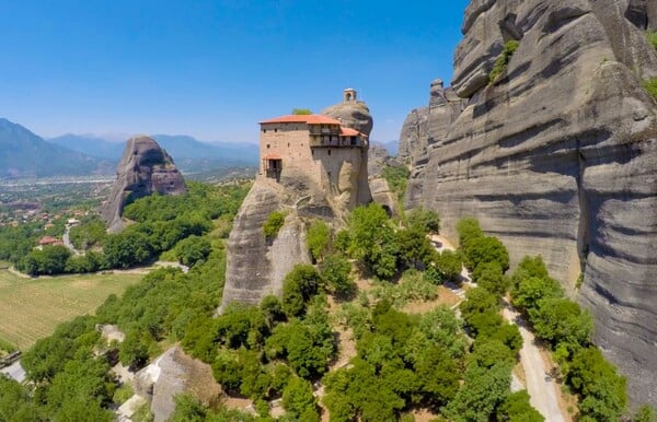 Ταξίδι στα Μετέωρα: 6 μοναστήρια που αξίζει να επισκεφτείς