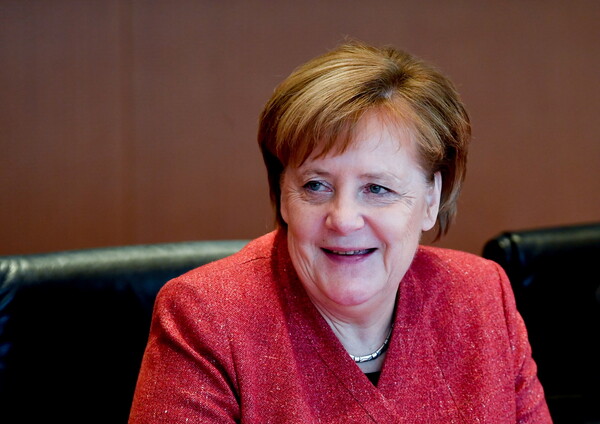 Γερμανία: Δεν ανασχηματίζει την κυβέρνηση η Μέρκελ παρά τις ανακατατάξεις στο κόμμα της
