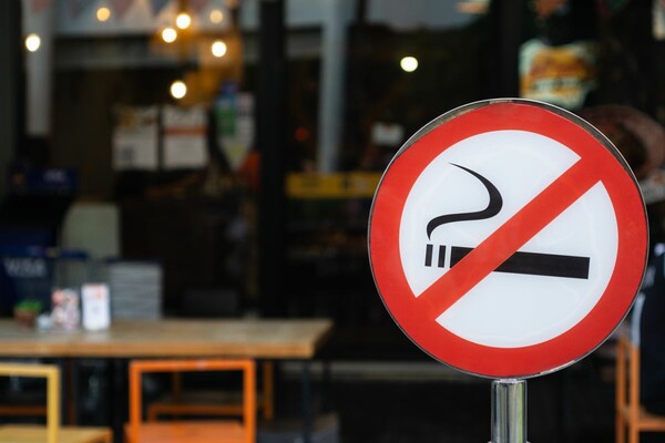 Πόσα είναι τώρα τα άκαπνα καταστήματα στην Ελλάδα και τι ισχύει για την πιστοποίηση