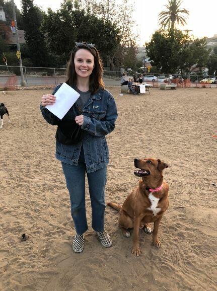 Η Αντζελίνα Τζολί με τα παιδιά της πουλούσαν οργανική σκυλοτροφή σε ένα πάρκο