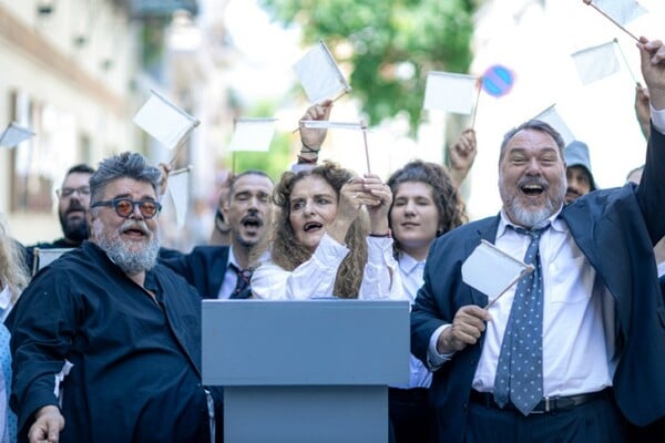 «Εκκλησιάζουσες - Η λαϊκή οπερέτα» από τον Σταμάτη Κραουνάκη και τη Μαριάννα Κάλμπαρη στο Ηρώδειο