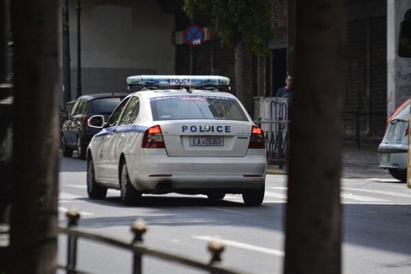 Δεκαπεντάχρονος συνελήφθη για επίθεση με μαχαίρι σε διανομέα φαγητού στην Πάτρα