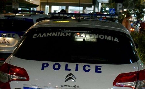 Βούλα: 39χρονος έπεσε στο κενό από τον τρίτο όροφο - Κατηγορείται η φίλη του