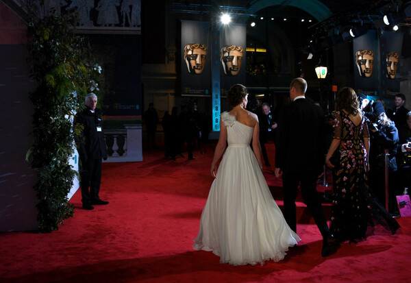 Bafta: Η εντυπωσιακή Κέιτ Μίντλετον με τα σκουλαρίκια της Νταιάνα και λευκό Alexander McQueen