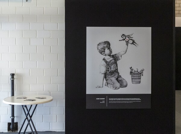 Τιμή ρεκόρ για τον πίνακα του Banksy με το αγόρι και τη νοσοκόμα - υπερήρωα
