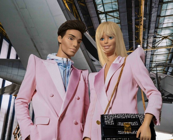 Η Barbie και ο Ken «προσκεκλημένοι» στην επίδειξη του Balmain