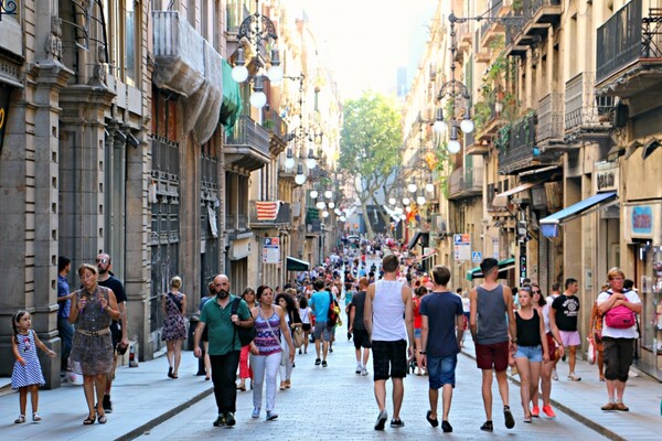 Ανησυχία στη Βαρκελώνη - Πολλές οι κλοπές και τα εγκλήματα σε βάρος τουριστών
