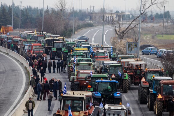 Μπλόκα Αγροτών: Για τέταρτη μέρα κλειστή η Αθηνών - Θεσσαλονίκης