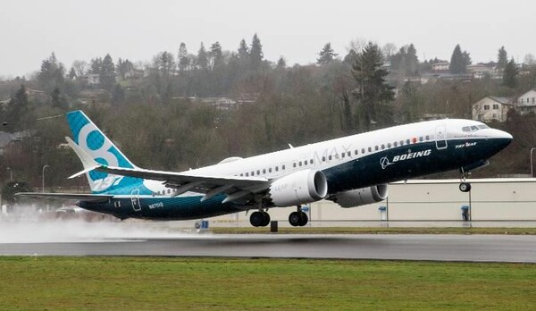 Boeing: Πάνω από ένα δισ. δολάρια το κόστος της καθήλωσης του 737 MAX