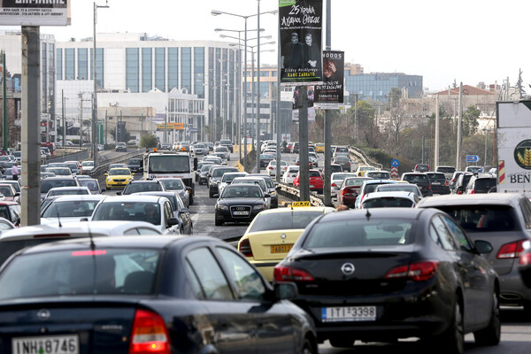 Μποτιλιάρισμα και ταλαιπωρία στους δρόμους της Αθήνας