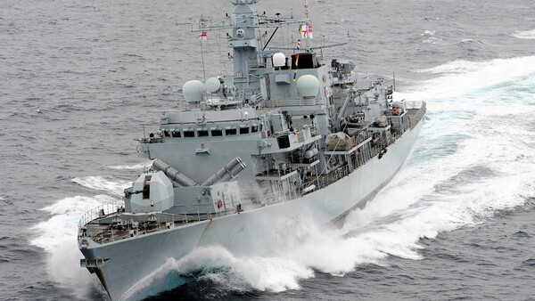 Η Βρετανία στέλνει το Πολεμικό Ναυτικό στα Στενά του Ορμούζ