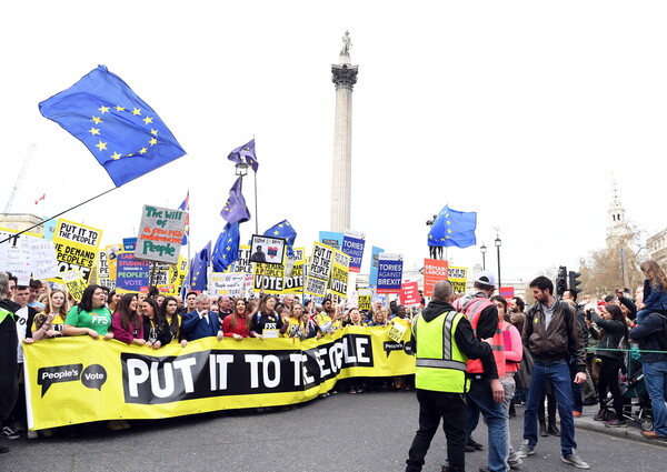 Τεράστια διαδήλωση κατά του Brexit - Εκατοντάδες χιλιάδες σήμερα στους δρόμους του Λονδίνου