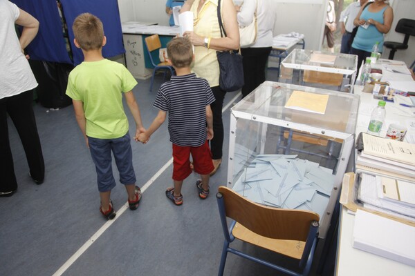 Δημοσκόπηση: Προβάδισμα 6,5% της Νέας Δημοκρατίας έναντι του ΣΥΡΙΖΑ