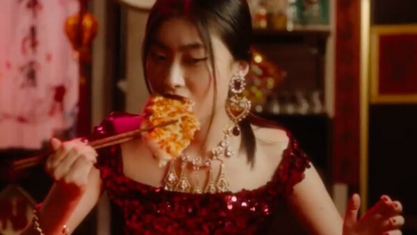 Η διαφήμιση της Dolce & Gabbana που προκαλεί αντιδράσεις – Καλούν σε μποϊκοτάζ στην Κίνα
