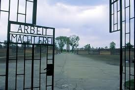 Γερμανία: Εταιρία σεκιούριτι έβαλε Νεοναζί φύλακες σε στρατόπεδο συγκέντρωσης
