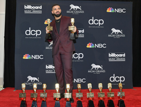 Billboard 2019: Oι νικητές, τα ρεκόρ, οι θεαματικές εμφανίσεις και οι διάσημοι στα μουσικά βραβεία