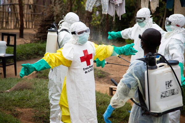 Συναγερμός στον ΠΟΥ για την επιδημία Έμπολα: Συγκαλείται η ειδική επιτροπή
