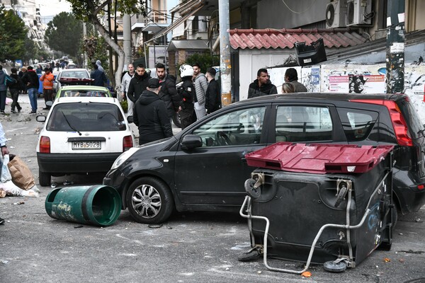 Σοβαρά επεισόδια μεταξύ οπαδών στη Νίκαια - Κάηκε αυτοκίνητο