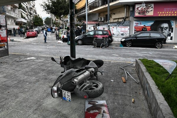 Σοβαρά επεισόδια μεταξύ οπαδών στη Νίκαια - Κάηκε αυτοκίνητο