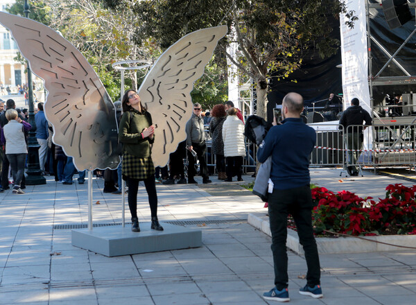 Χιλιάδες Αθηναίοι στο κέντρο λίγο πριν τα Χριστούγεννα - Λαοθάλασσα στην Ερμού