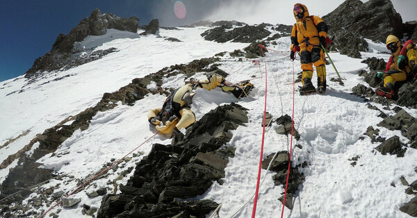 Λιώνουν τα χιόνια στο Έβερεστ αποκαλύπτοντας τα πτώματα ορειβατών χαμένων από χρόνια