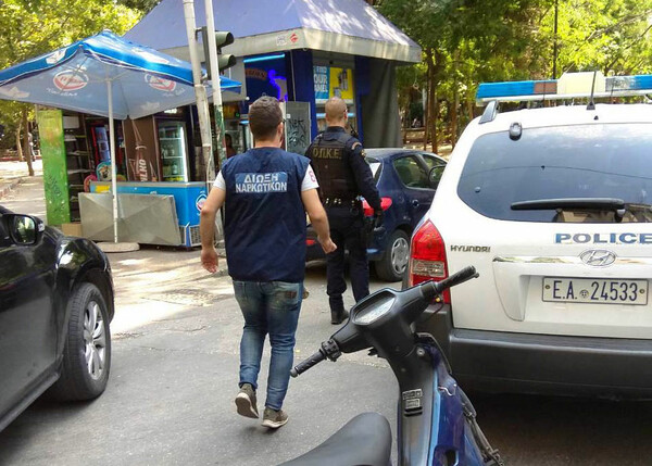 Αστυνομική επιχείρηση στην πλατεία των Εξαρχείων - Πέντε συλλήψεις