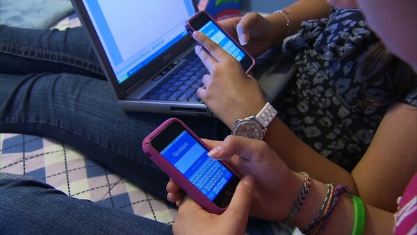 Το Facebook πληρώνει έφηβους για να έχει πρόσβαση σε ευαίσθητα προσωπικά δεδομένα