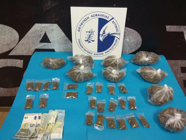 Επιχείρηση της ΕΛ.ΑΣ. στα Εξάρχεια - Τέσσερις συλλήψεις για ναρκωτικά