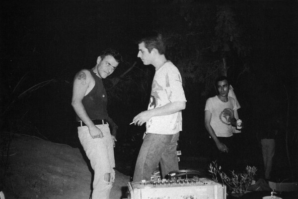 Πώς από τα πρώτα DIY πάρτι στο λόφο του Στρέφη στα '90s, φτάσαμε να γιορτάζουμε στο Athens Pride στο Σύνταγμα