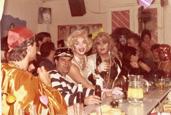 Η ιστορία των αθηναϊκών gay bars από τα '60s μέχρι την έλευση του millennium