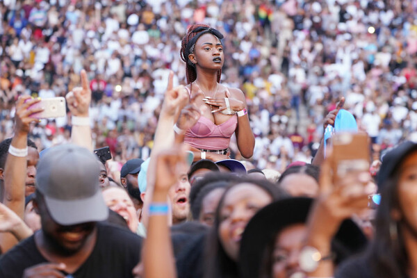 Η σούπερσταρ Μπιγίονσε και δεκάδες διάσημοι στη μεγάλη συναυλία για τον Μαντέλα