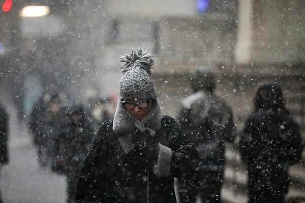 To Polar Vortex μπορεί να σε παγώσει σε δέκα λεπτά - Πολικό τοπίο στο Σικάγο και χιόνια στη Νέα Υόρκη