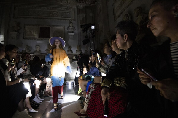 Γιώργος Λάνθιμος, Ναόμι Κάμπελ και Έλτον Τζον στο fashion show του Gucci στα Μουσεία Καπιτωλίου της Ρώμης