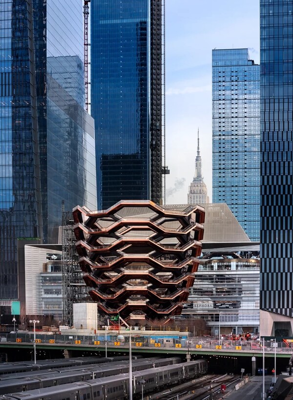 Hudson Yards: Η πιο καινούργια γειτονιά στη Νέα Υόρκη άνοιξε τις πύλες της και είναι εντυπωσιακή