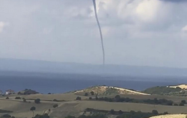 Χαλκιδική: Υδροστρόβιλος στην Αμμουλιανή - Βίντεο