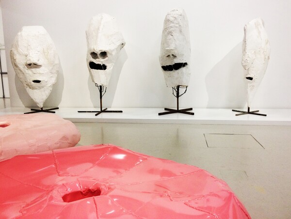 Τα γλυπτά του Franz West