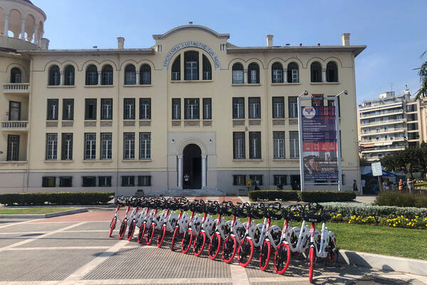 ΗΡΩΝ e-bikes: Ξεκινούν τα έξυπνα ποδήλατα κοινής χρήσης στη Θεσσαλονίκη