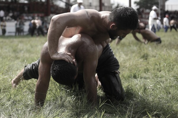 Kirkpinar oil wrestling: 25 φωτογραφίες από τους σημαντικότερους αγώνες πάλης με λάδι στον κόσμο, στην Αδριανούπολη