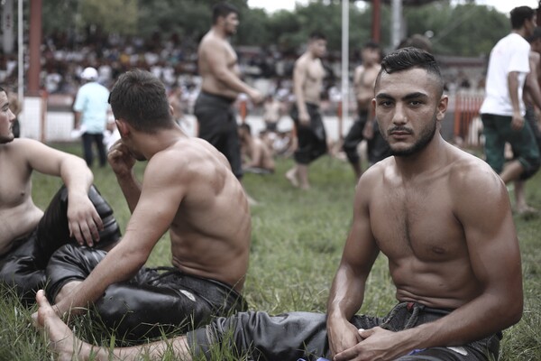 Kirkpinar oil wrestling: 25 φωτογραφίες από τους σημαντικότερους αγώνες πάλης με λάδι στον κόσμο, στην Αδριανούπολη