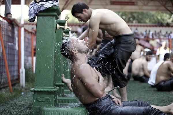 Kirkpinar oil wrestling: 25 φωτογραφίες από τους σημαντικότερους αγώνες πάλης με λάδι στον κόσμο, στην Αδριανούπολη