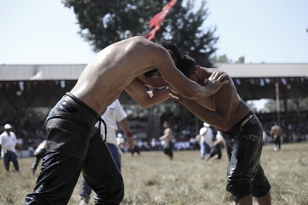 Kirkpinar oil wrestling: 25 φωτογραφίες από τους σημαντικότερους αγώνες πάλης με λάδι στον κόσμο, στην Αδριανούπολη