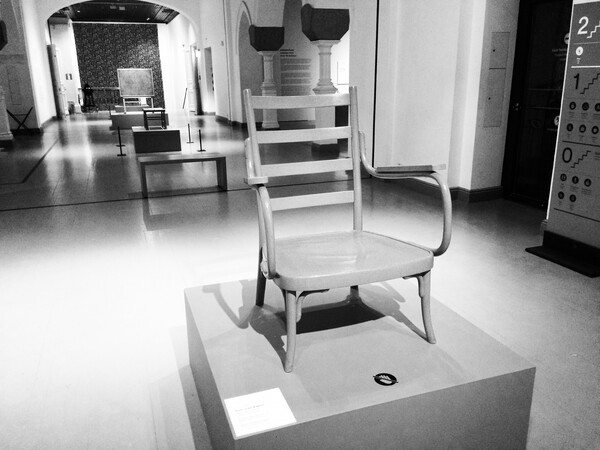 Ο φωτεινός, ήπιος και ανθρώπινος μοντερνισμός του αρχιτέκτονα Josef Frank
